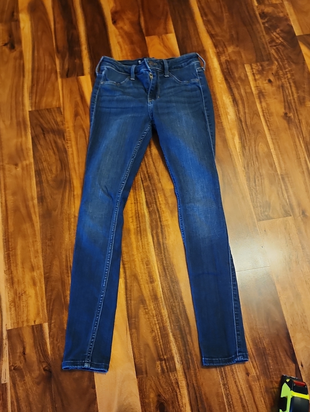 Hollister Skinny Jeans in Dark Blue Wash